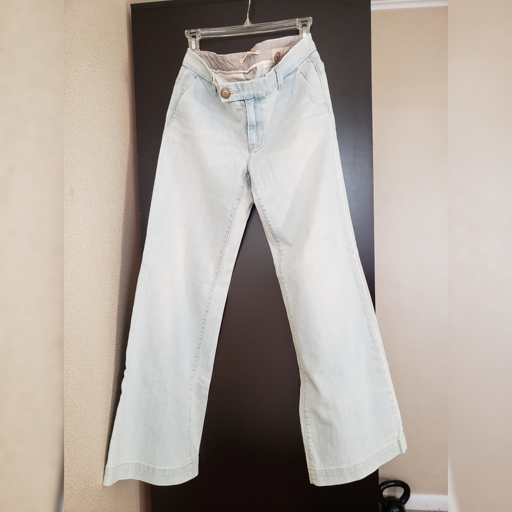 GAP 1969 Wide Legs Light Wash Jeans.
